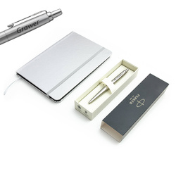 Zestaw prezentowy długopis Parker Monochrome XL srebrny 2122756 z notatnikiem z Grawerunkiem